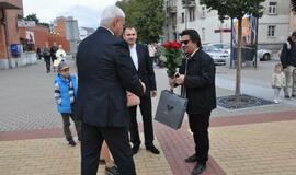 Suoliukas-skulptūra „Gyvybės mikroschema“. Atidarymas