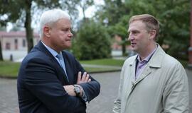 Lenktynės autobusu, automobiliu, elektriniu automobiliu ir dviračiu