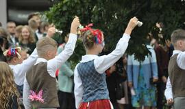 Rugsėjo 1-oji - su tautiniais akcentais
