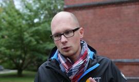 Lenktynės autobusu, automobiliu, elektriniu automobiliu ir dviračiu