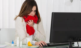 Specialistai: lietuvius pernelyg dažnai „gydo“ internetas