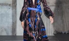 Madų šou sandėlyje