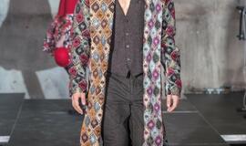 Madų šou sandėlyje