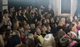 Madų šou sandėlyje