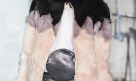 Madų šou sandėlyje