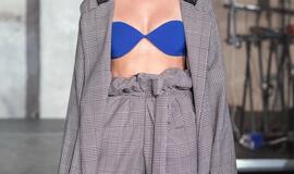 Madų šou sandėlyje