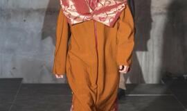 Madų šou sandėlyje