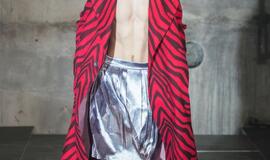 Madų šou sandėlyje