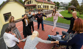 Judesio spektaklis “Kažkur Ten” nuves mus te, kur nebuvome