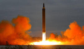 Šiaurės Korėja: raketa gali nešti branduolinę kovinę galvutę