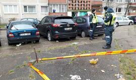 Daugiabučio kieme - mįslinga geltona dėžė