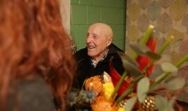 Pasveikino 100 metų sulaukusį karį