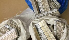 Cigarečių slėptuvė - siloso krūvoje