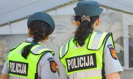 Girtas jaunuolis policininkei sumušė pilvą
