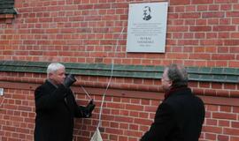 Ant KU pastato atidengta atminimo lenta Petrui Tarasenkai