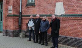 Ant KU pastato atidengta atminimo lenta Petrui Tarasenkai