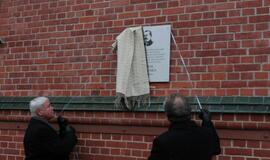 Ant KU pastato atidengta atminimo lenta Petrui Tarasenkai