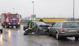 Ieško būdų, kaip apsaugoti vairuotojus nuo pavojų ant viadukų