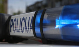 Palangoje sulaikytas neblaivus vairuotojas, atsitrenkęs ir apdaužęs priekyje važiavusį automobilį