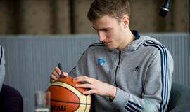 Moksleiviams – smagūs neptūniečių juokeliai ir dovanos