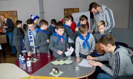 Moksleiviams – smagūs neptūniečių juokeliai ir dovanos