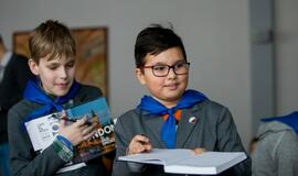 Moksleiviams – smagūs neptūniečių juokeliai ir dovanos