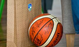 Moksleiviams – smagūs neptūniečių juokeliai ir dovanos