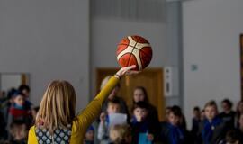 Moksleiviams – smagūs neptūniečių juokeliai ir dovanos