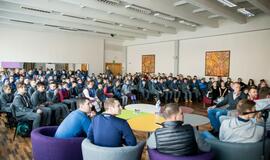 Moksleiviams – smagūs neptūniečių juokeliai ir dovanos