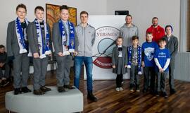 Moksleiviams – smagūs neptūniečių juokeliai ir dovanos