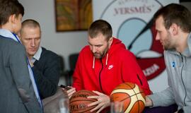 Moksleiviams – smagūs neptūniečių juokeliai ir dovanos