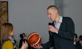 Moksleiviams – smagūs neptūniečių juokeliai ir dovanos