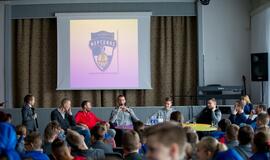 Moksleiviams – smagūs neptūniečių juokeliai ir dovanos