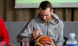 Moksleiviams – smagūs neptūniečių juokeliai ir dovanos