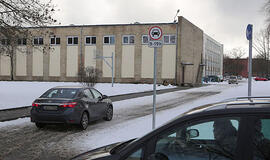 Priešinasi tėvų norui vaikus pasiimti nuo mokyklos durų