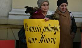 Prie Savivaldybės - gyvūnų mylėtojų protestas