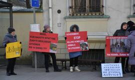 Prie Savivaldybės - gyvūnų mylėtojų protestas