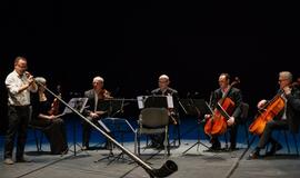 Kilni iniciatyva vainikavo šventinį kovo 11-osios vakarą Klaipėdoje