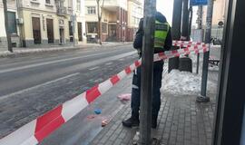 Autobusas stotelėje mirtinai pervažiavo moterį