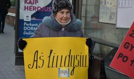 Prie Savivaldybės - gyvūnų mylėtojų protestas