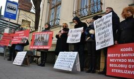 Prie Savivaldybės - gyvūnų mylėtojų protestas