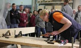 Istorinį Kuršių marių žuvies supirkėjo laivą atkuria baldininkai