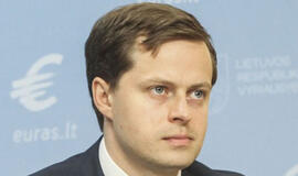 Valstybės pinigus siurbia „auksiniai berniukai“
