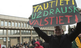 Žmonės nušvilpė Seimo pirmininką