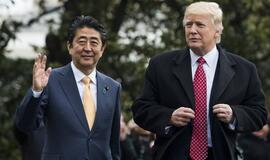 Donaldas Trumpas priėmė Japonijos premjerą Shinzą Abę