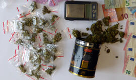 „Facebook“ grupėse - prekyba „žole“ ir „stuff“