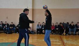 Dragūniečiai moksleivius supažindino su rankiniu