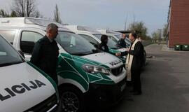 Policijos tarnybinių automobilių šventinimas