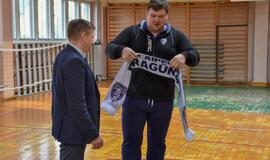 Dragūniečiai moksleivius supažindino su rankiniu