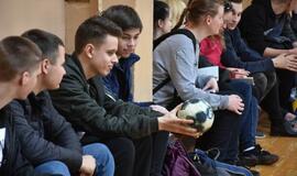 Dragūniečiai moksleivius supažindino su rankiniu